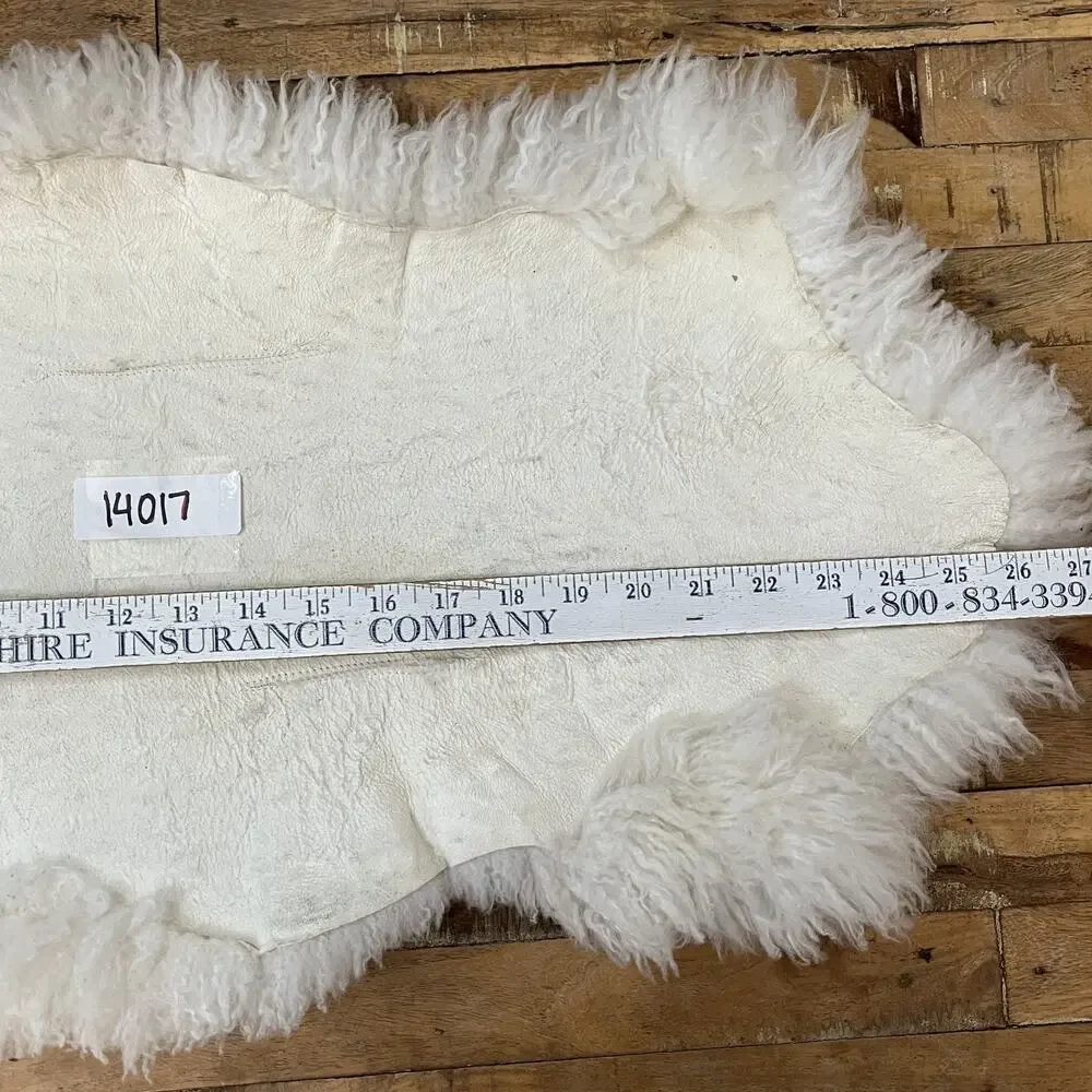 Unbranded Off White Sheepskin Small Area Rug 26'' x 12''